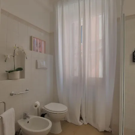 Veronetta Britis-house ורונה